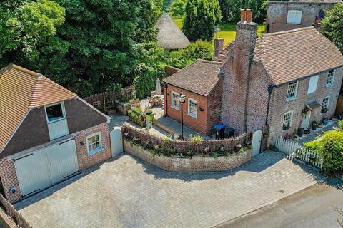 Gardeners Cottage Coldred Road, Eythorne, Dover, CT15 4BE