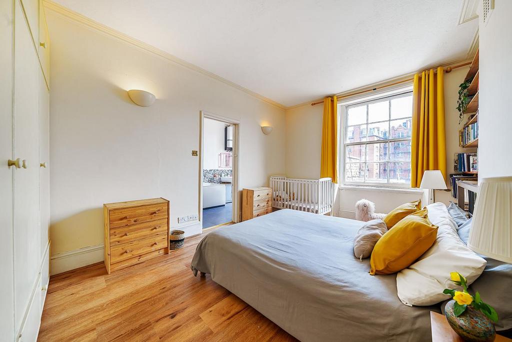 Kensington Gardens Square, Bayswater 1 bed flat for sale £650,000