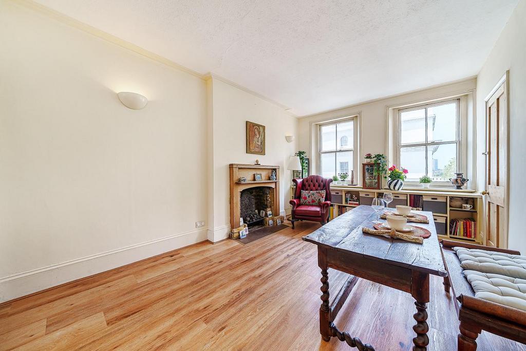 Kensington Gardens Square, Bayswater 1 bed flat for sale £650,000