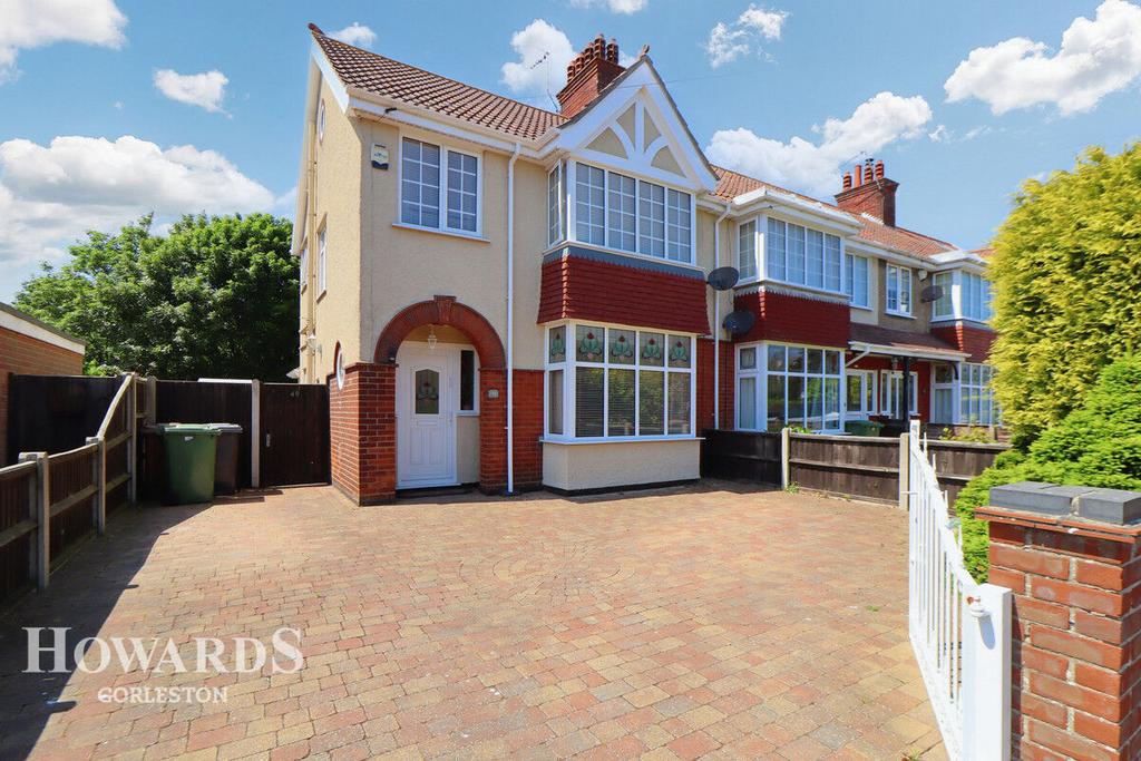 Victoria Road, Gorleston 3 bed semidetached house £400,000