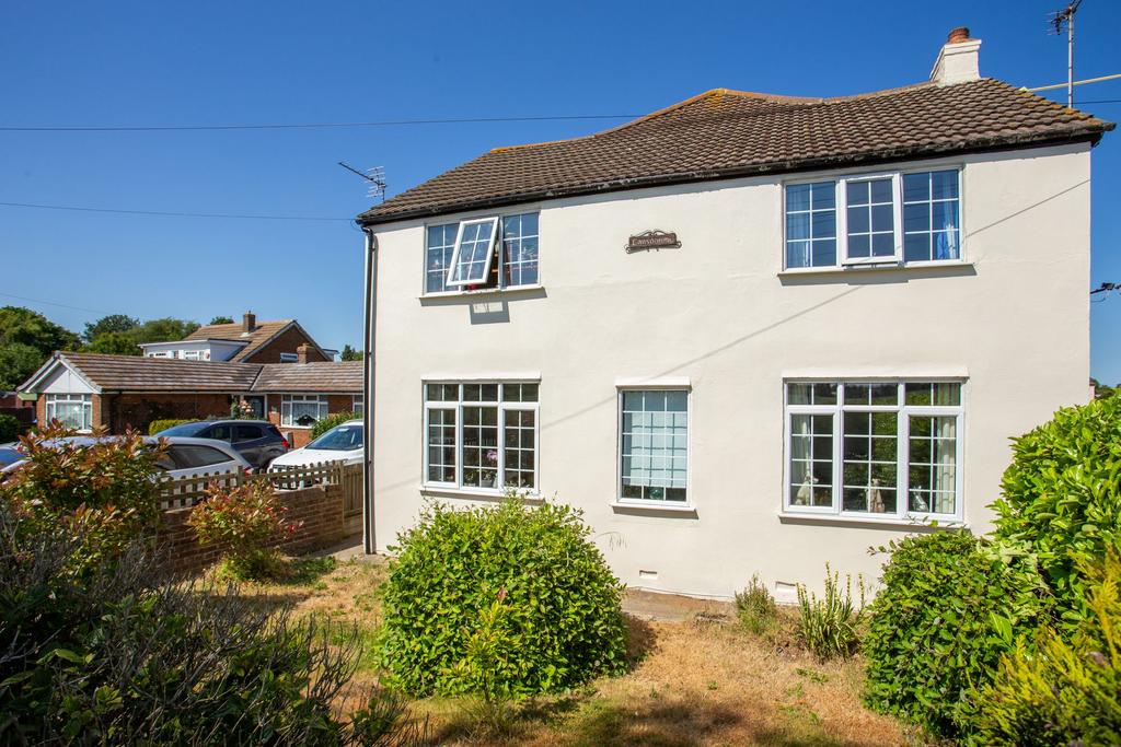 Sutton Road, Ripple, CT14 5 bed detached house for sale £610,000