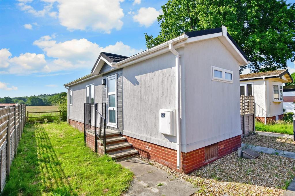 Broadway Park, Petersfield, Hampshire 1 bed park home for sale £165,000