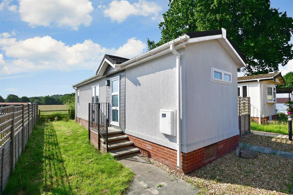 Broadway Park, Petersfield, Hampshire 1 bed park home for sale £150,000