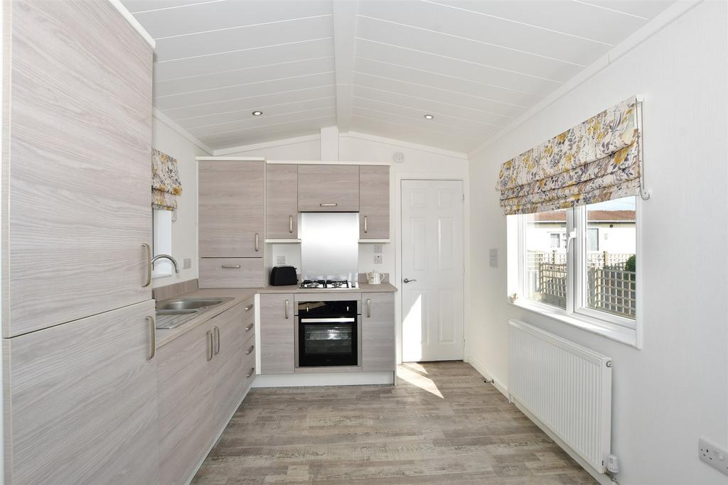 Broadway Park, Petersfield, Hampshire 1 bed park home for sale £135,000