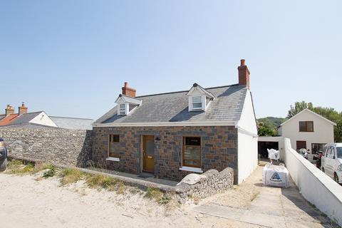 4 bedroom property to rent, Vazon Road, Castel, Guernsey, GY5