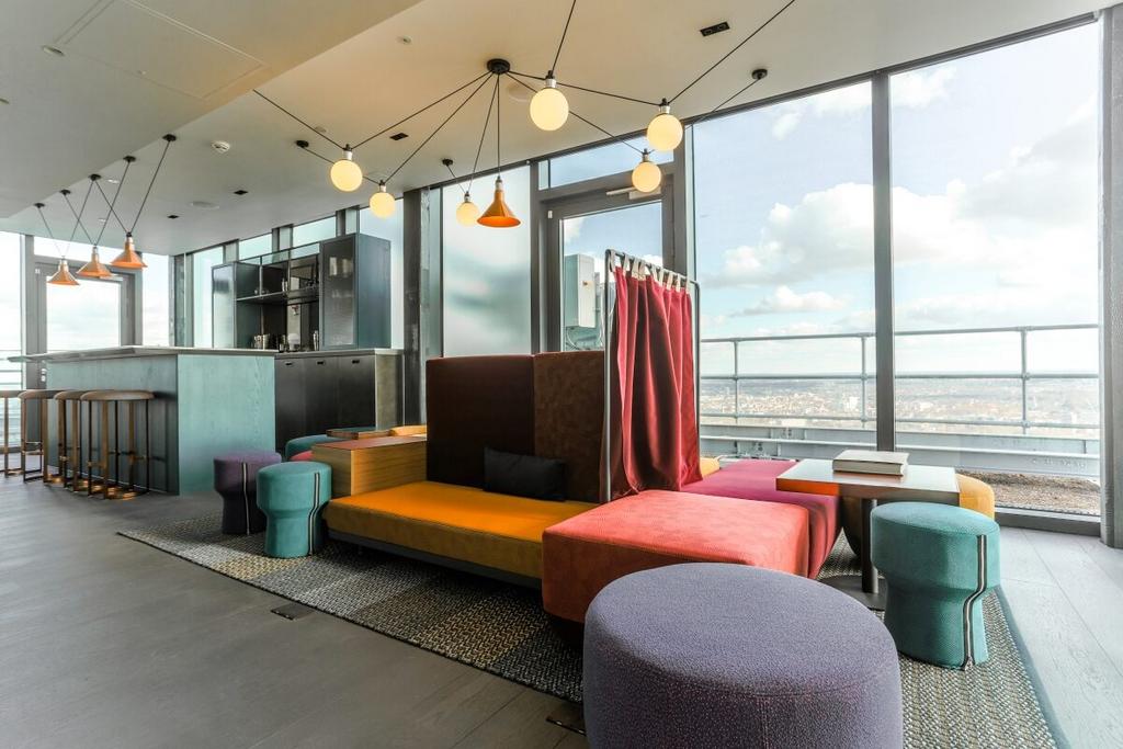 Uncle sky lounge-...