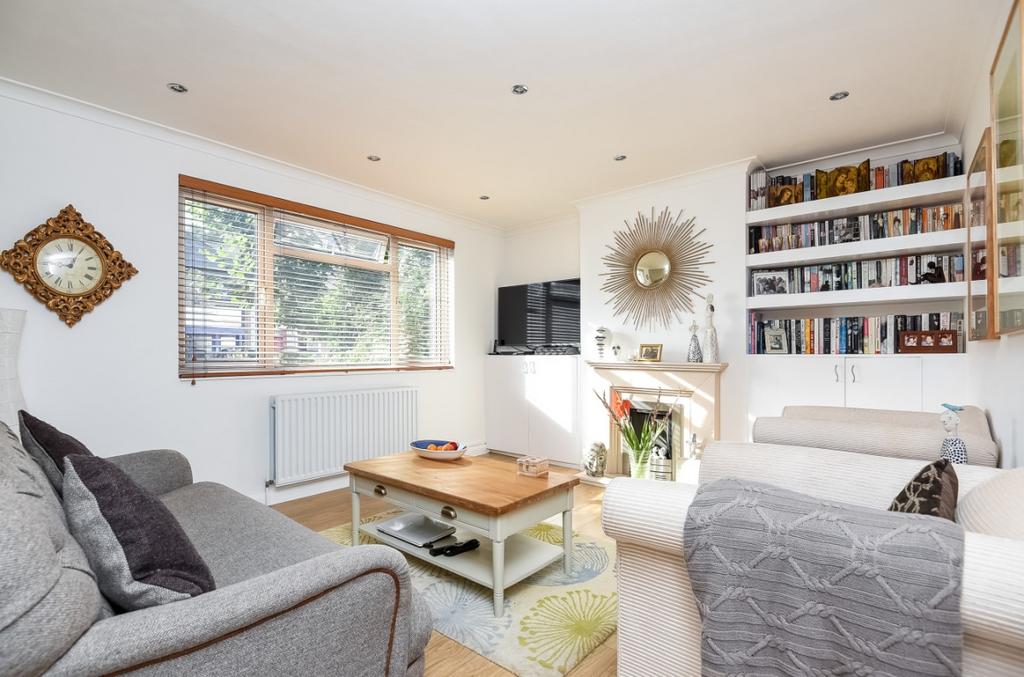 Thayers Farm Road Beckenham BR3 2 bed £1,650 pcm (£381 pw)