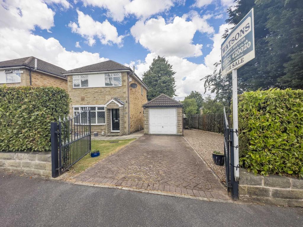 Hall Park Avenue, Liversedge 3 bed detached house for sale £299,950