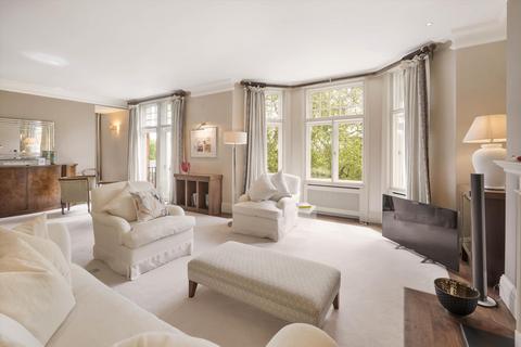 3 bedroom apartment for sale, Burton Court, Franklins Row, Chelsea, London, SW3