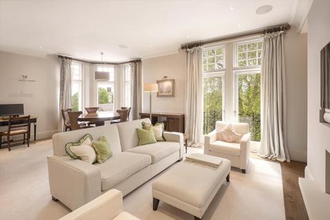 3 bedroom apartment for sale, Burton Court, Franklins Row, Chelsea, London, SW3
