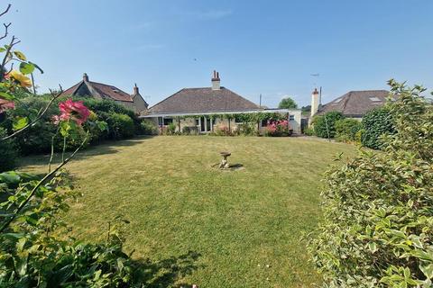 17 Curriott Hill Road, Crewkerne, TA18 8BW