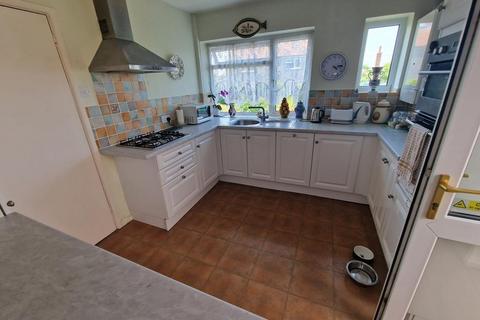 17 Curriott Hill Road, Crewkerne, TA18 8BW