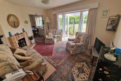 17 Curriott Hill Road, Crewkerne, TA18 8BW
