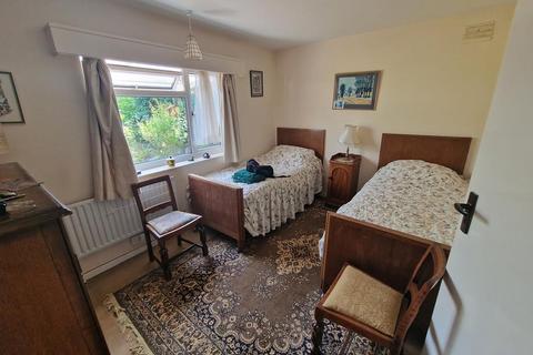 17 Curriott Hill Road, Crewkerne, TA18 8BW