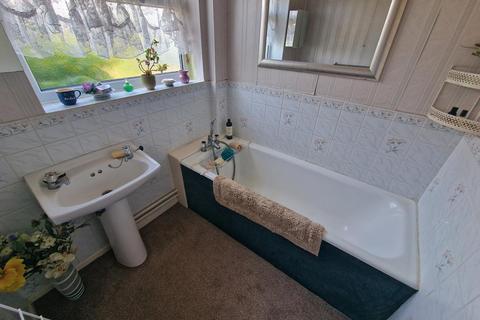 17 Curriott Hill Road, Crewkerne, TA18 8BW