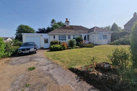 17 Curriott Hill Road, Crewkerne, TA18 8BW
