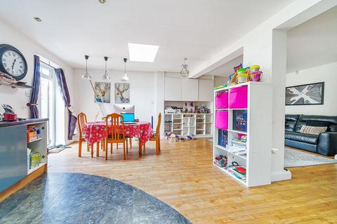 4 Hawthorn Drive, West Wickham, BR4 9EZ