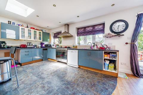 4 Hawthorn Drive, West Wickham, BR4 9EZ