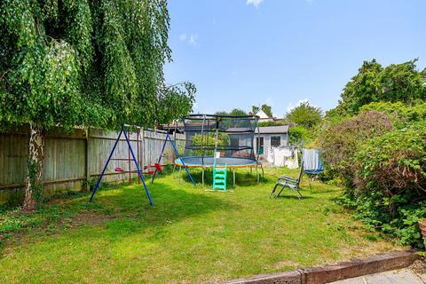 4 Hawthorn Drive, West Wickham, BR4 9EZ