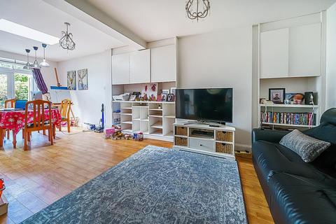 4 Hawthorn Drive, West Wickham, BR4 9EZ