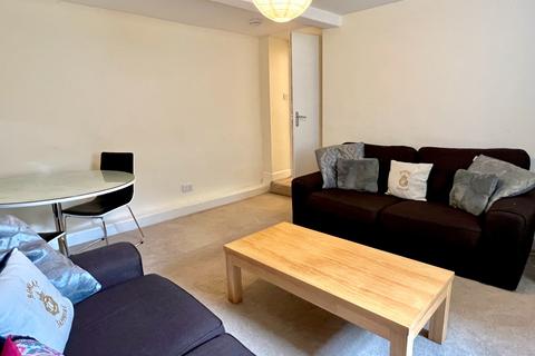 4 bedroom flat to rent, Hampton Terrace, Roseburn, Edinburgh, EH12