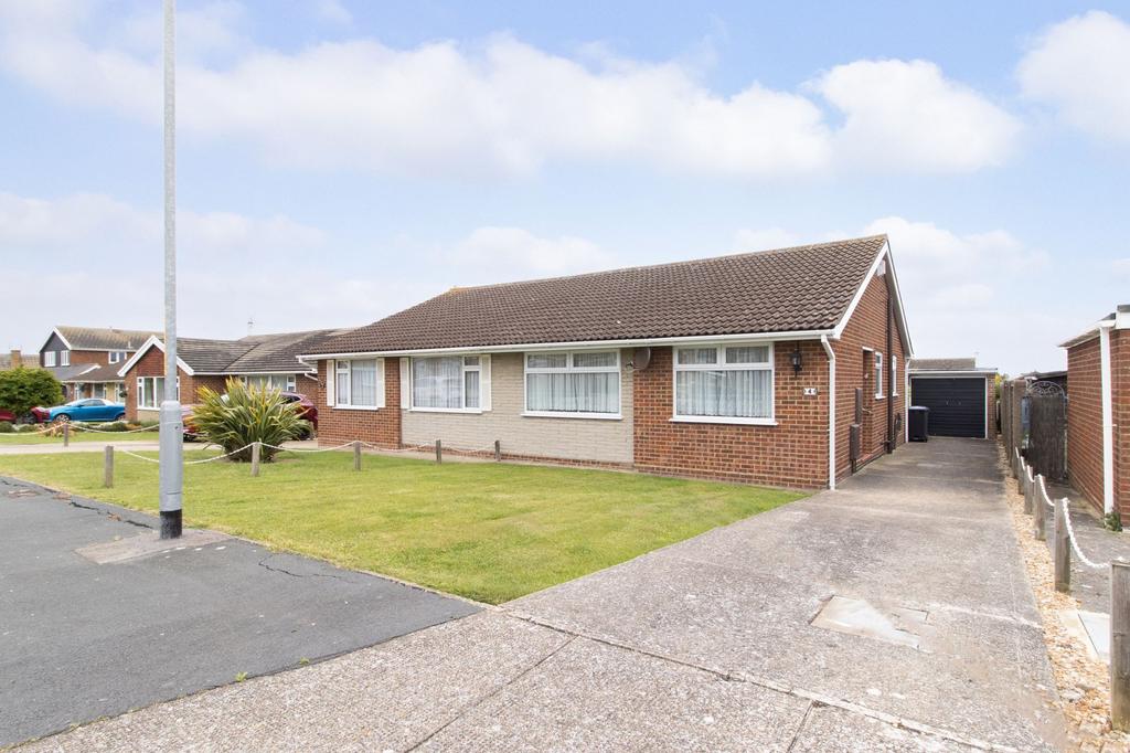 St. Margarets Close, Seasalter, CT5 2 bed semidetached bungalow for