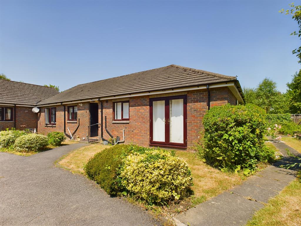 Wakeford Court, Tadley, RG26 1 bed bungalow for sale £170,000