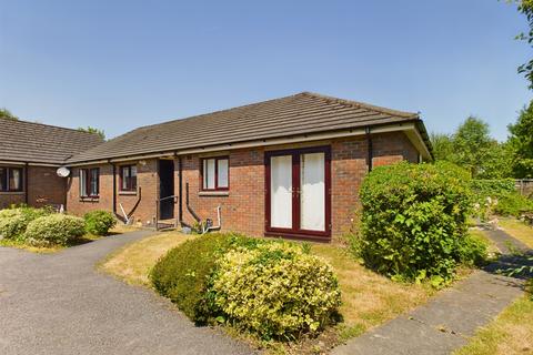 1 bedroom bungalow for sale - Wakeford Court, Tadley, RG26
