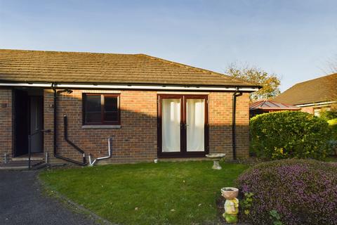 1 bedroom bungalow for sale, Wakeford Court, Tadley, RG26