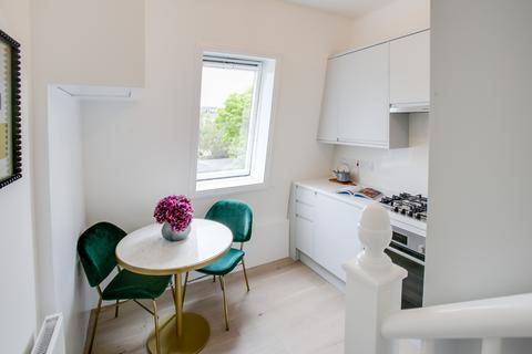 Flat 3, 50 The Grove, Ealing, London, W5 5LG