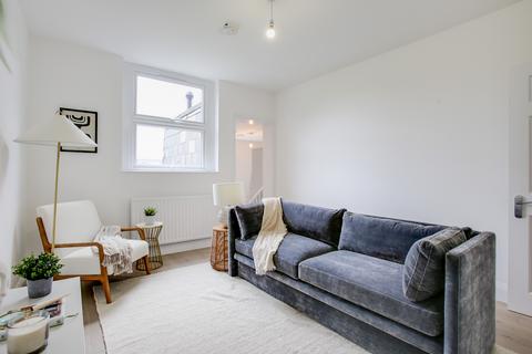 Flat 3, 50 The Grove, Ealing, London, W5 5LG