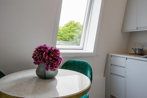 Flat 3, 50 The Grove, Ealing, London, W5 5LG