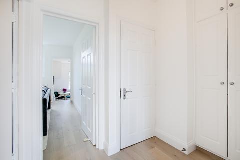 Flat 3, 50 The Grove, Ealing, London, W5 5LG