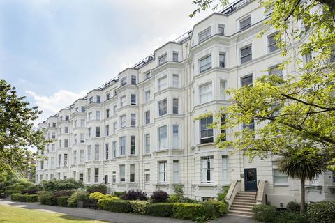 1 bedroom flat for sale, Pinehurst Court, 1-3 Colville Gardens, Notting Hill