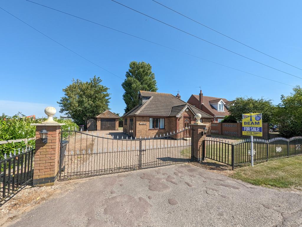 Youngers Lane, Burgh Le Marsh, PE24 2 bed bungalow for sale £289,950