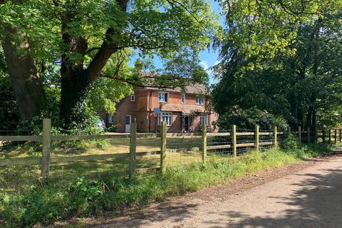 6 bedroom detached house to rent, Grouse Road, Pease Pottage, Crawley, West Sussex