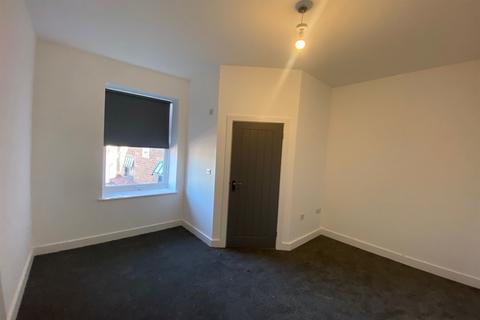 3 bedroom apartment to rent, High Street, Long Eaton, NG10 1JB