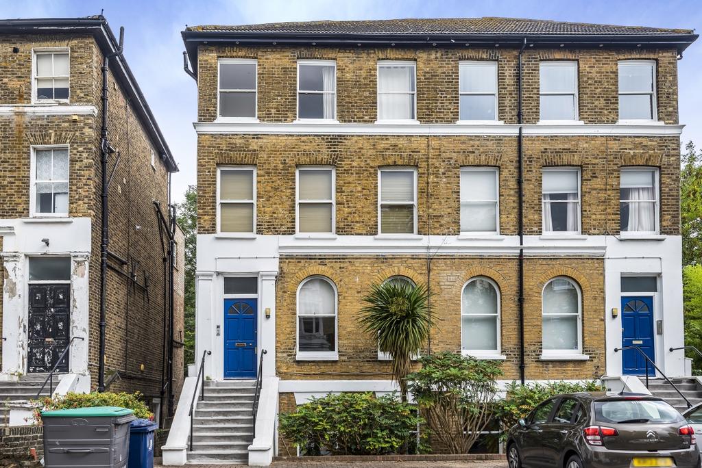 Windsor Road Ealing W5 2 bed apartment £2,400 pcm (£554 pw)