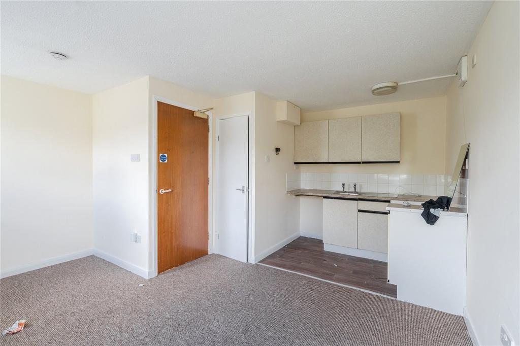 5 - Living/Kitchen