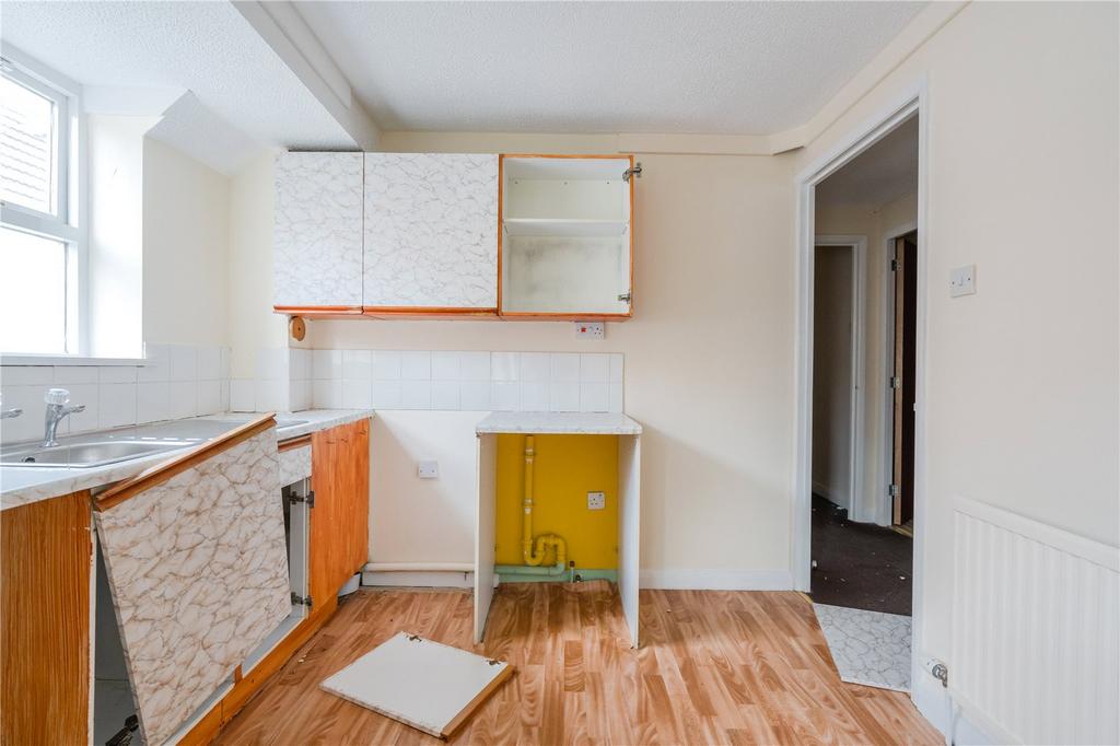 10 - Kitchen