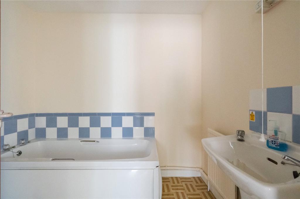 10 - Bathroom