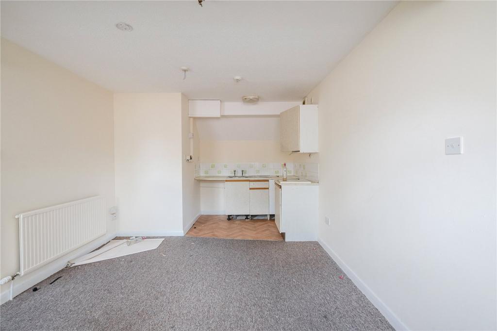 7 - Living/Kitchen