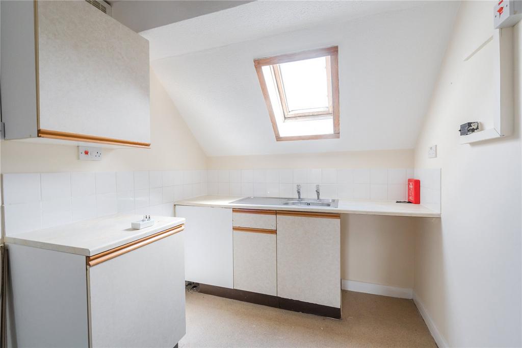 8 - Living/Kitchen