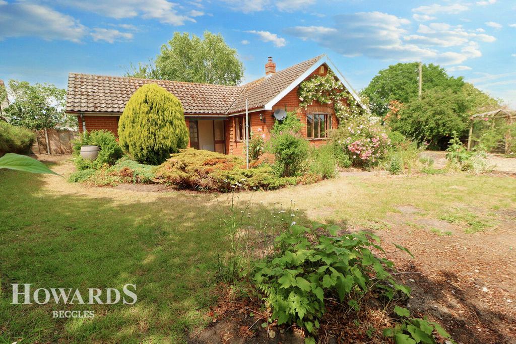 Hulver Street, Beccles 2 bed detached bungalow for sale £280,000