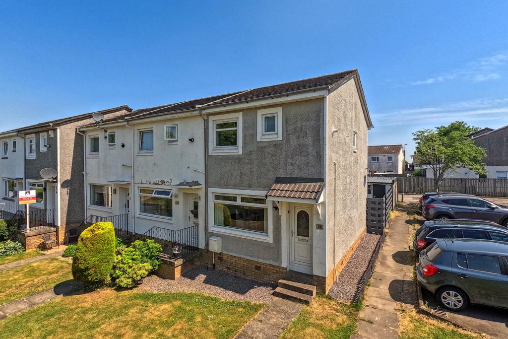 Culzean Crescent, Newton Mearns, Glasgow, East Renfrewshire., G77 5SW 2 bed end of terrace house