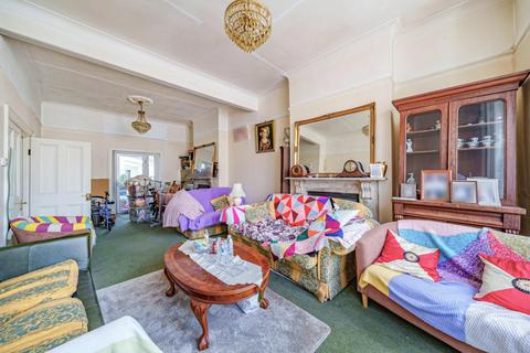 16 Stapleton Hall Road, London, N4 3QD