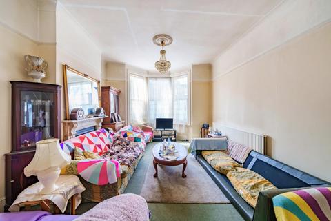 16 Stapleton Hall Road, London, N4 3QD