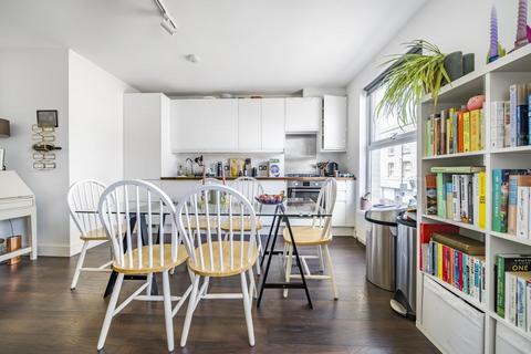 Flat A, 545a Battersea Park Road, London, SW11 3BL