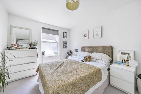 Flat A, 545a Battersea Park Road, London, SW11 3BL