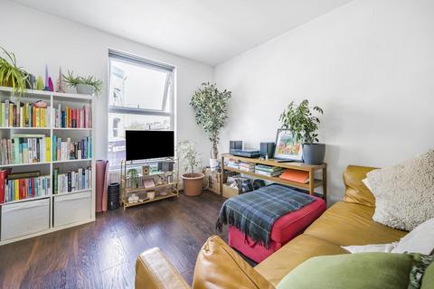 Flat A, 545a Battersea Park Road, London, SW11 3BL